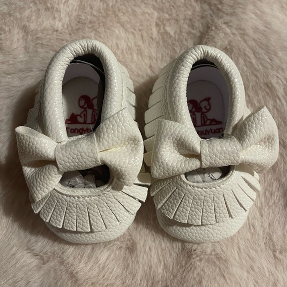 Other - White Baby Moccasins with Bow